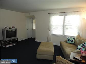 7349 Ryers Avenue Philadelphia, PA 19111 - Photo 2 of 10 Living Room