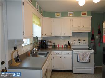 7349 Ryers Avenue Philadelphia, PA 19111 - Photo 4 of 10 Kitchen