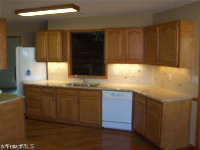 1393 Enterprise Road Lexington, NC 27295 - Photo 4 of 16 Kitchen.