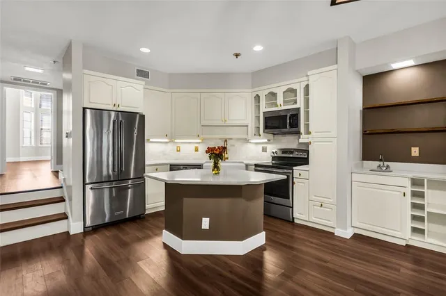 $3,500 | 3235 Cole Avenue, Unit 105, Dallas, TX 75204