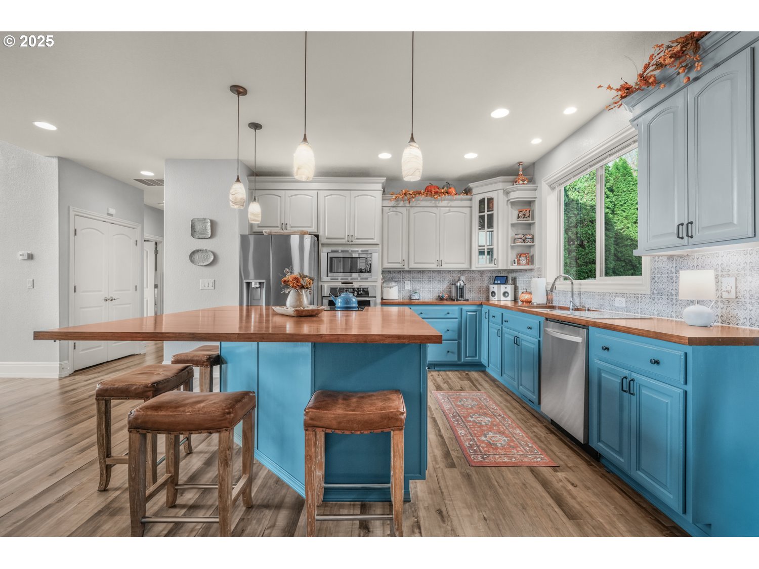 3561 Z Street Washougal, WA 98671 - Photo 15 of 41 a kitchen with kitchen island a sink table and chairs