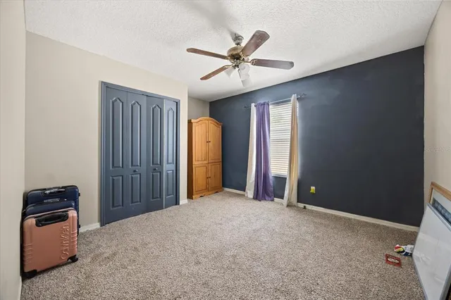 a view of a livingroom with a ceiling fan