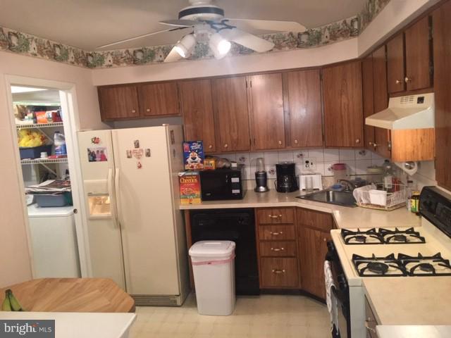 2 Devon Place Sewell, NJ 08080 - Photo 11 of 24 Eat-in kitchen.