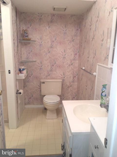 2 Devon Place Sewell, NJ 08080 - Photo 24 of 24 Hall half bath.