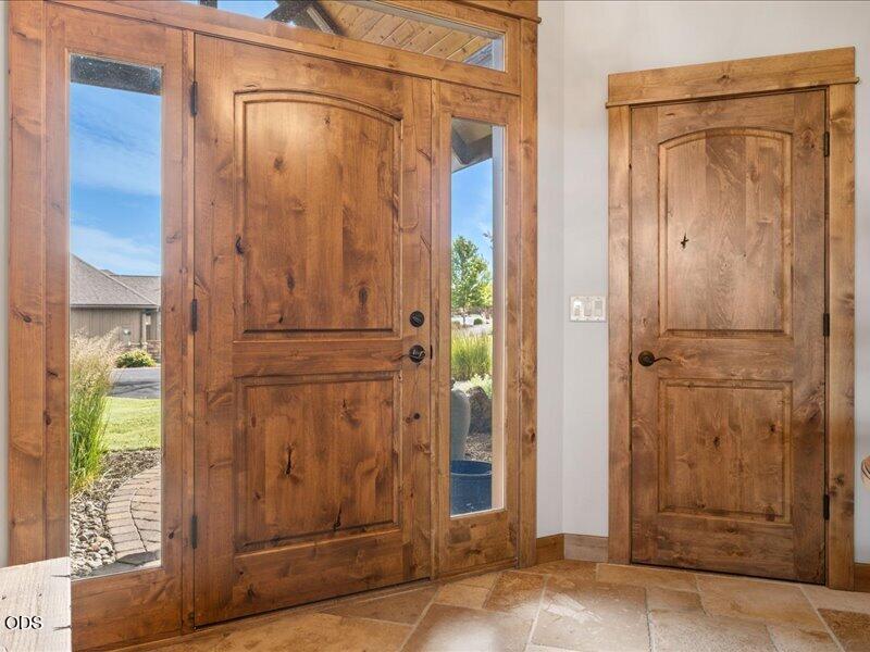 360 Vista Rim Drive Redmond, OR 97756 - Photo 23 of 147