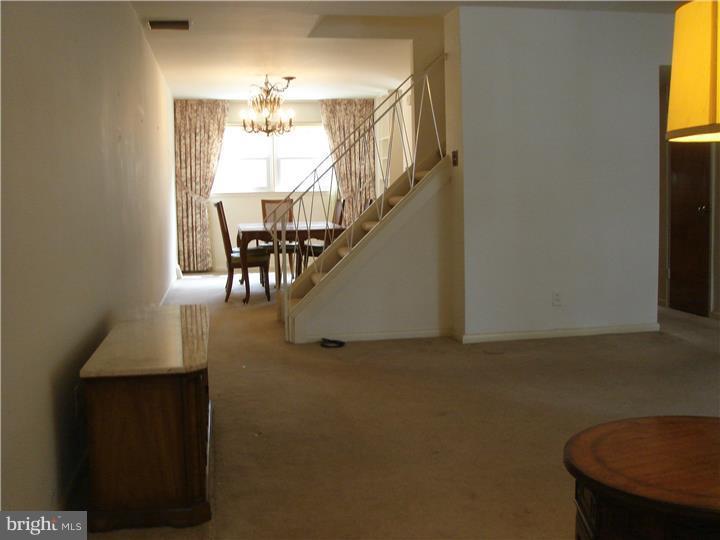 2705 East Country Club Road Philadelphia, PA 19131 - Photo 3 of 19 Living Room