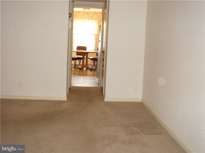 2705 East Country Club Road Philadelphia, PA 19131 - Photo 4 of 19 Living Room
