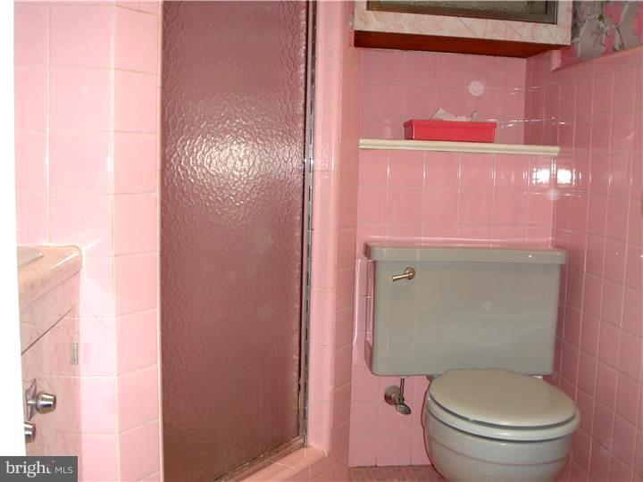 2705 East Country Club Road Philadelphia, PA 19131 - Photo 10 of 19 Bathroom