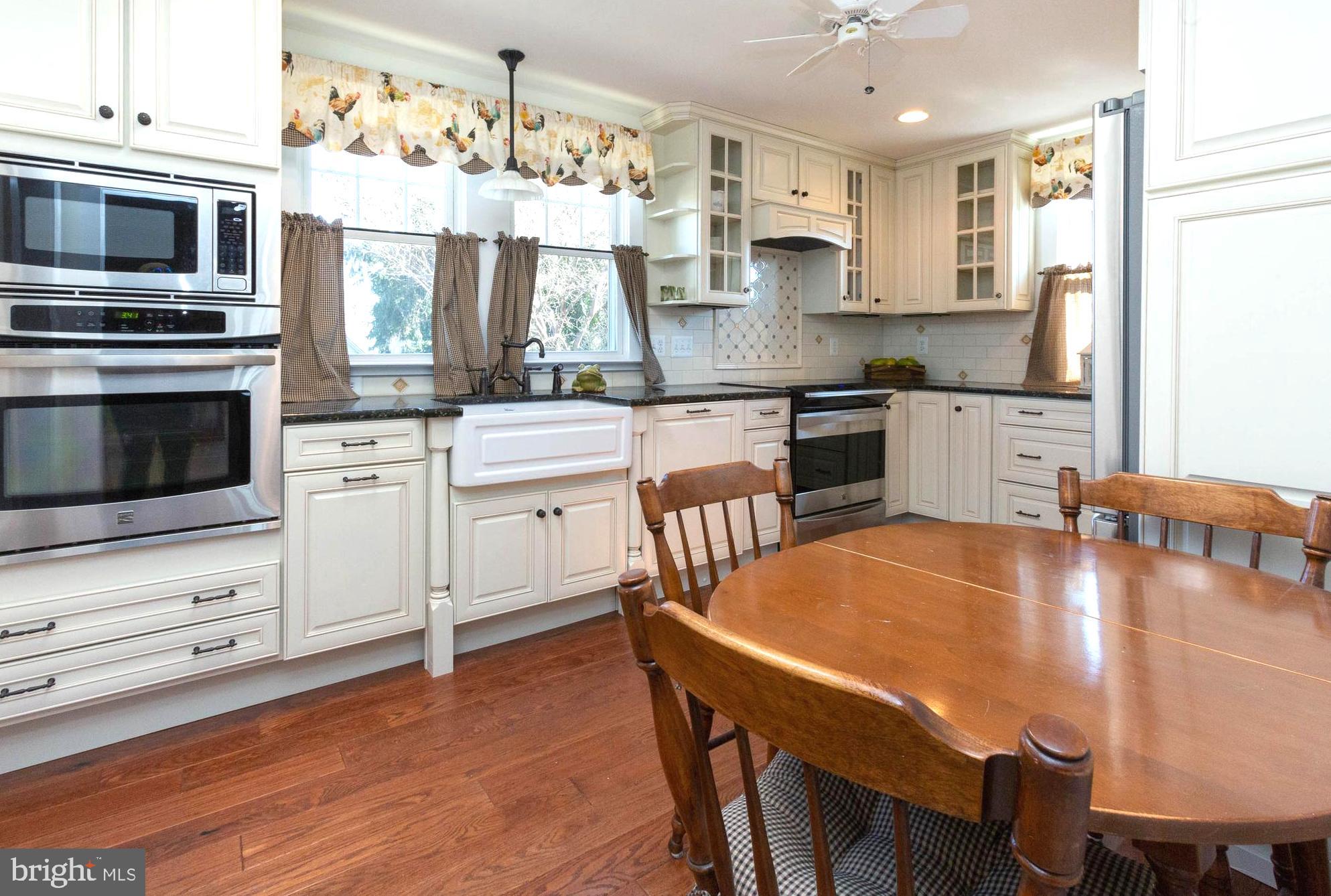 237 Carvel Road Pasadena, MD 21122 - Photo 20 of 44 Renovated Dine-In Kitchen . Double Wall Ovens