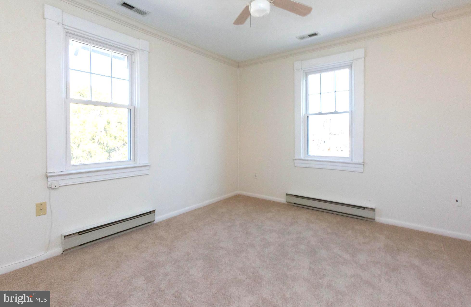 237 Carvel Road Pasadena, MD 21122 - Photo 35 of 44 Windows Streaming Natural Light