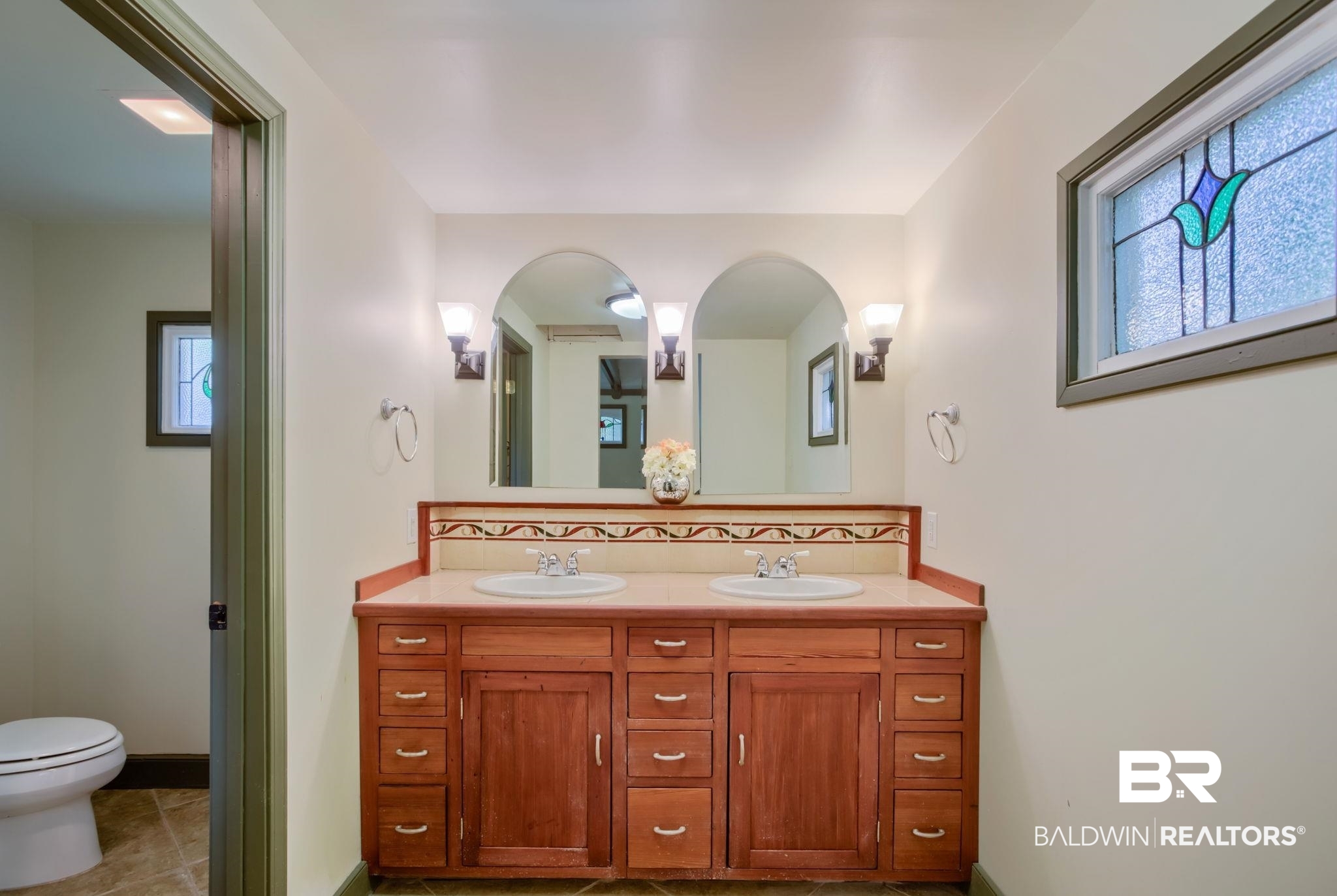 6989 Bay Road Mobile, AL 36605 - Photo 32 of 40 Stained Glass Windows