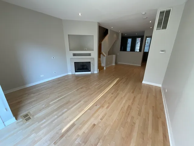 $750,000 | 1221 West Cottage Place, Chicago, IL 60607