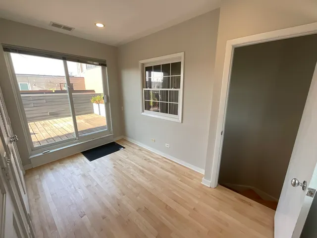 $750,000 | 1221 West Cottage Place, Chicago, IL 60607