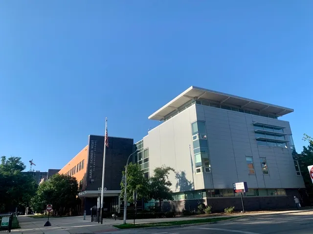 $750,000 | 1221 West Cottage Place, Chicago, IL 60607