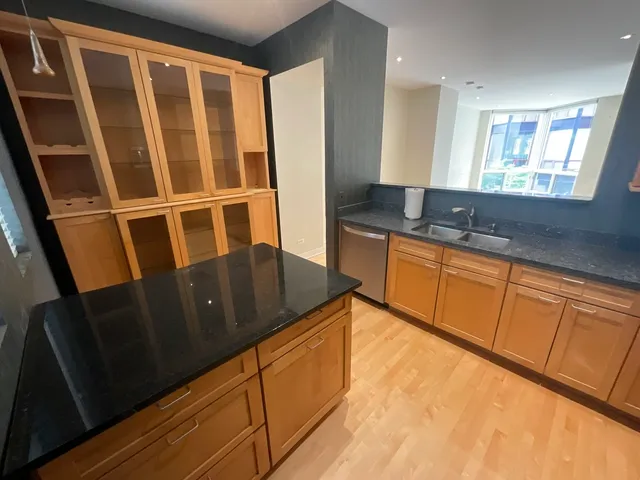 $750,000 | 1221 West Cottage Place, Chicago, IL 60607