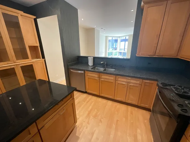 $750,000 | 1221 West Cottage Place, Chicago, IL 60607