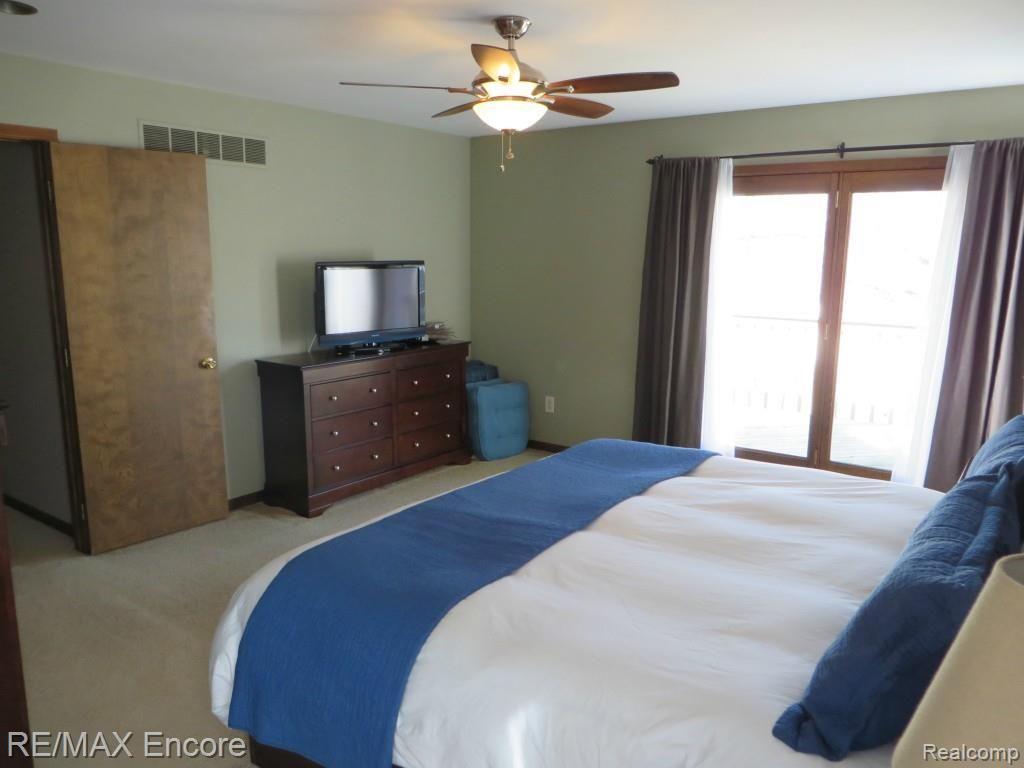 1015 Enfield Road Rochester Hills, MI 48307 - Photo 22 of 32