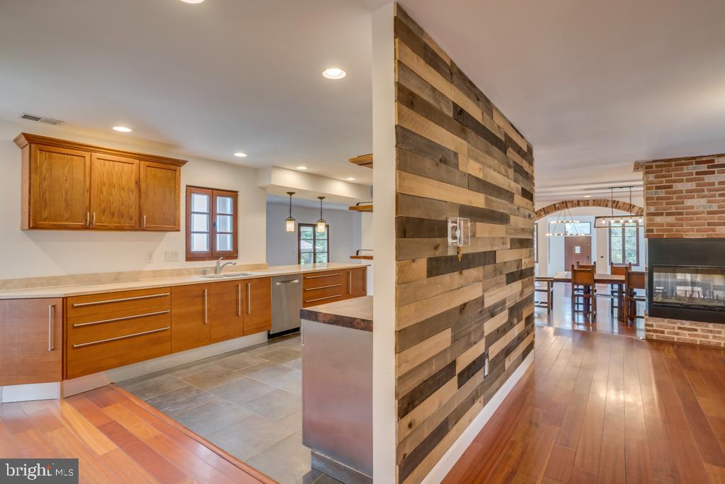 13501 Query Mill Road North Potomac, MD 20878 - Photo 16 of 42