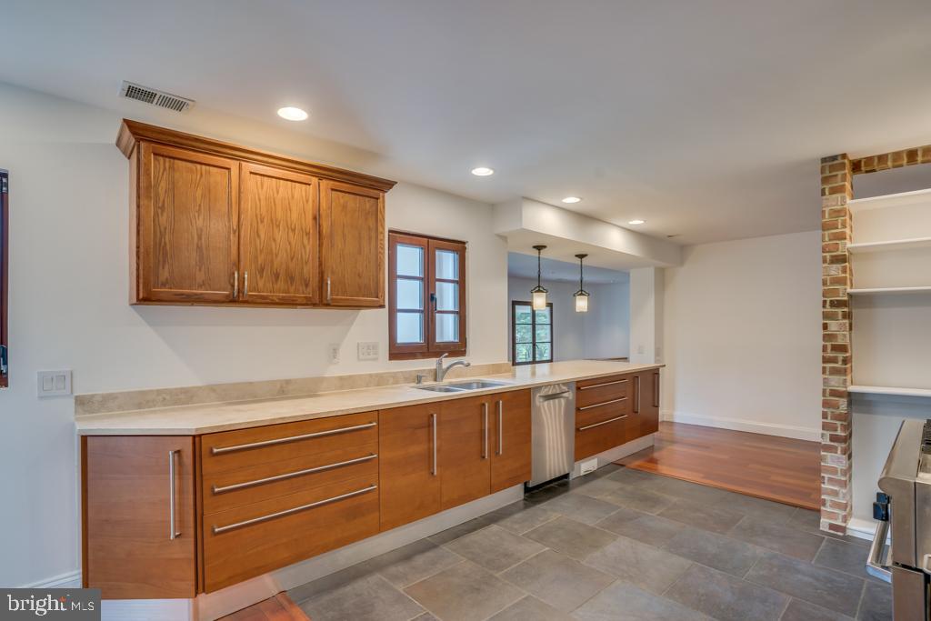 13501 Query Mill Road North Potomac, MD 20878 - Photo 17 of 42
