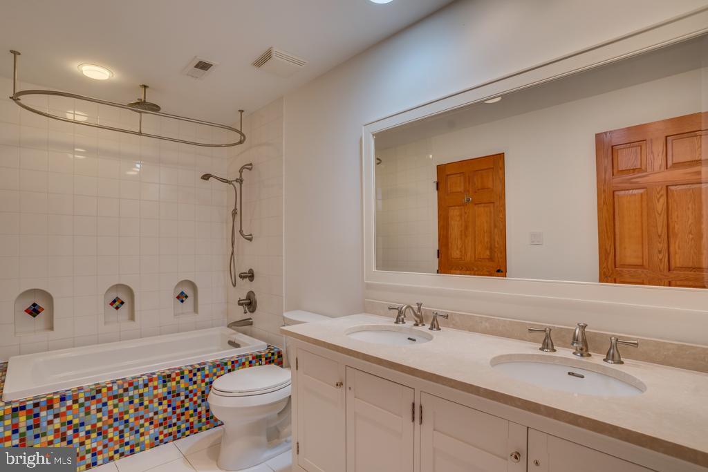 13501 Query Mill Road North Potomac, MD 20878 - Photo 35 of 42