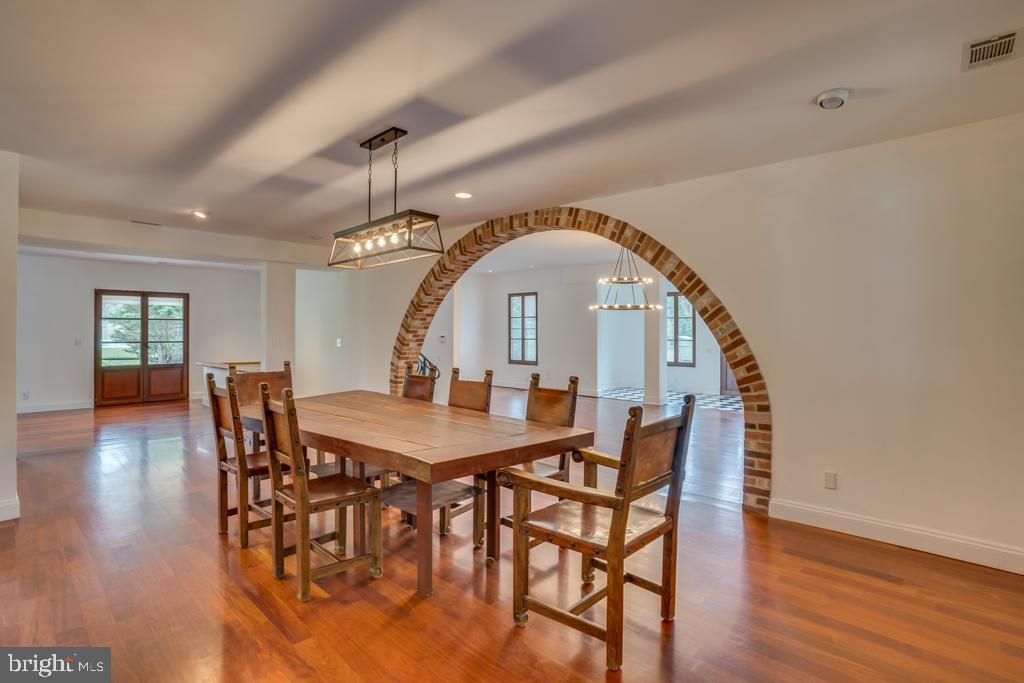 13501 Query Mill Road North Potomac, MD 20878 - Photo 10 of 42