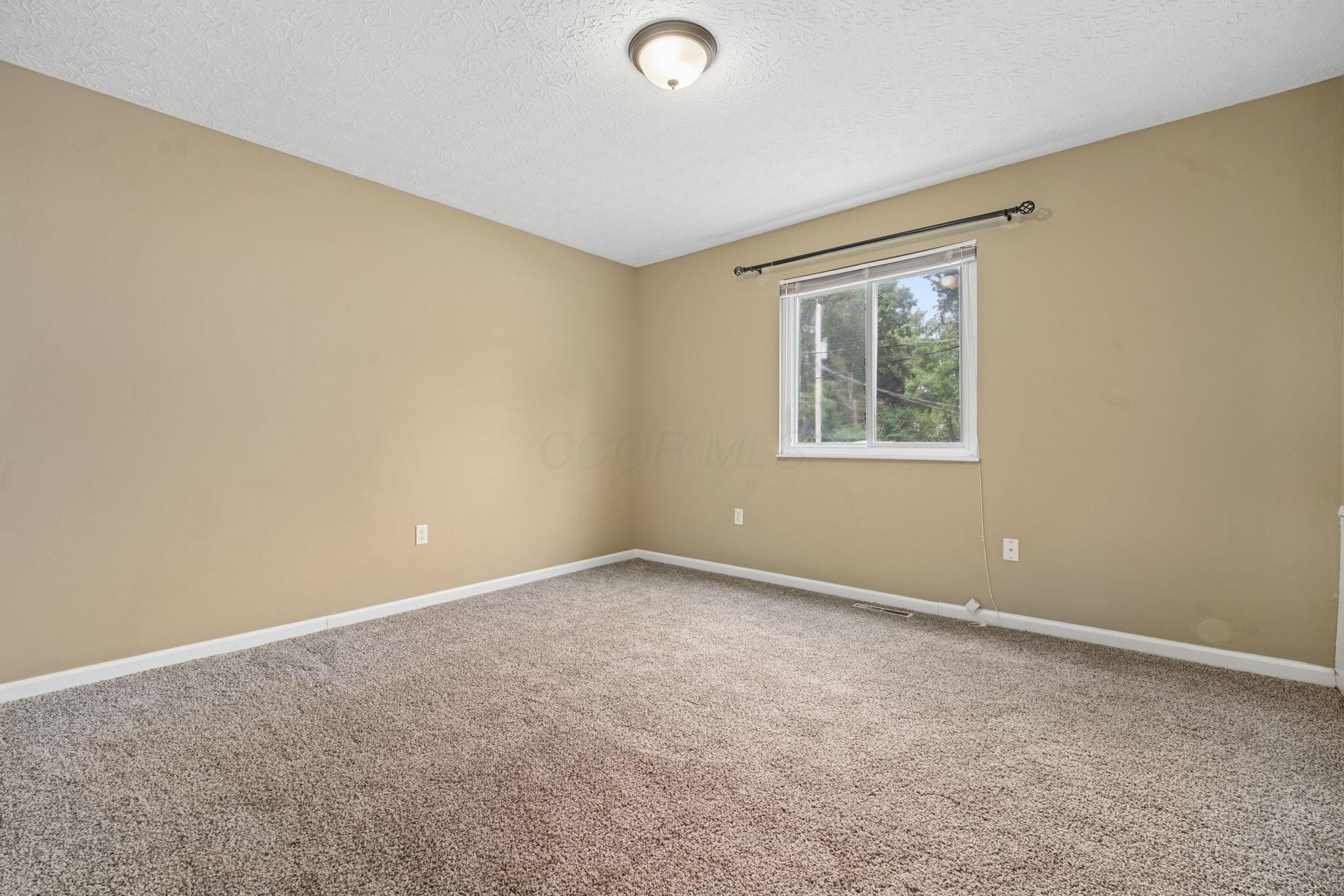 4909 Dunlap Road Columbus, OH 43229 - Photo 15 of 38 15-web-or-mls-4909-dunlap-rd