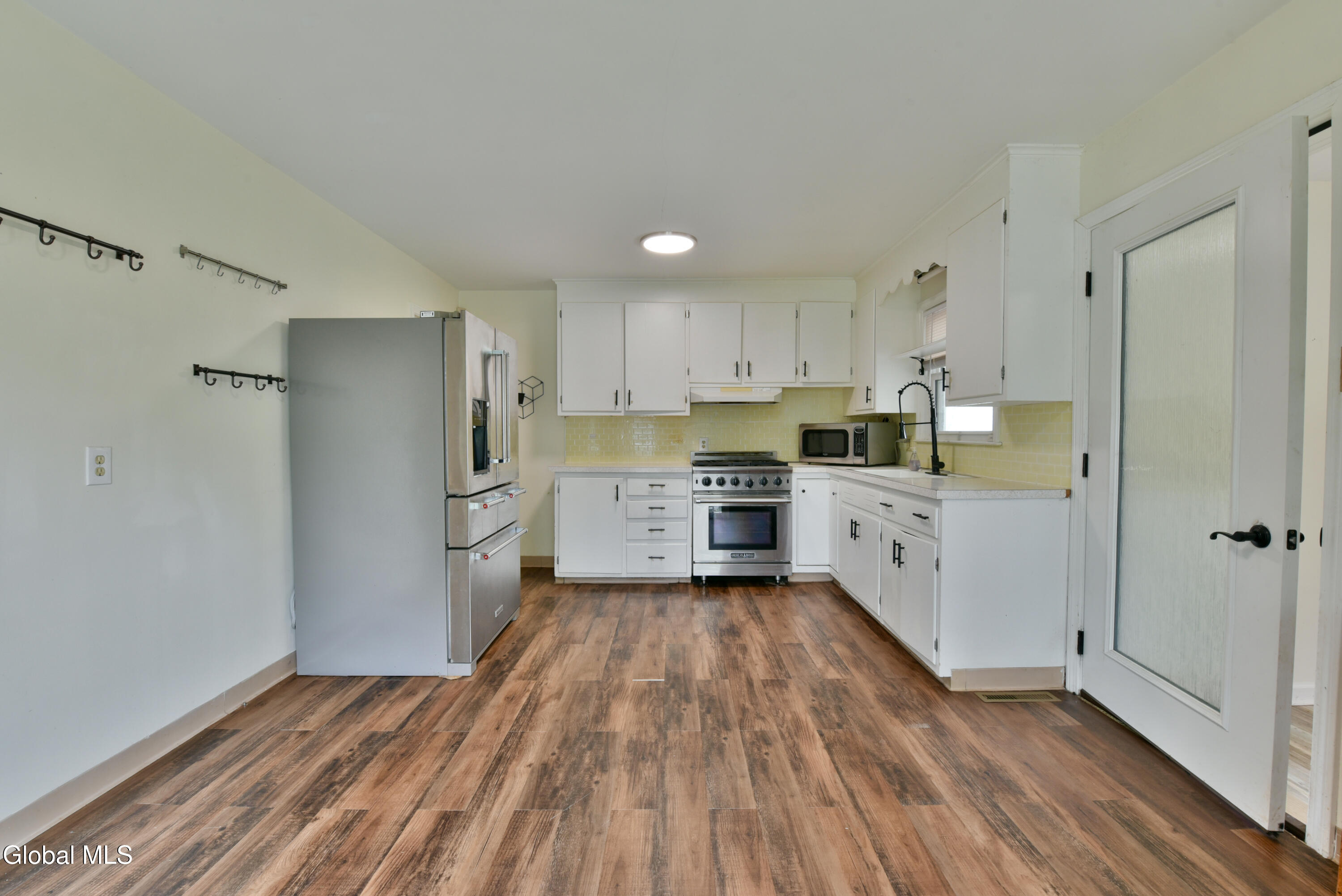 1702 Lenox Road Schenectady, NY 12308 - Photo 18 of 64 18