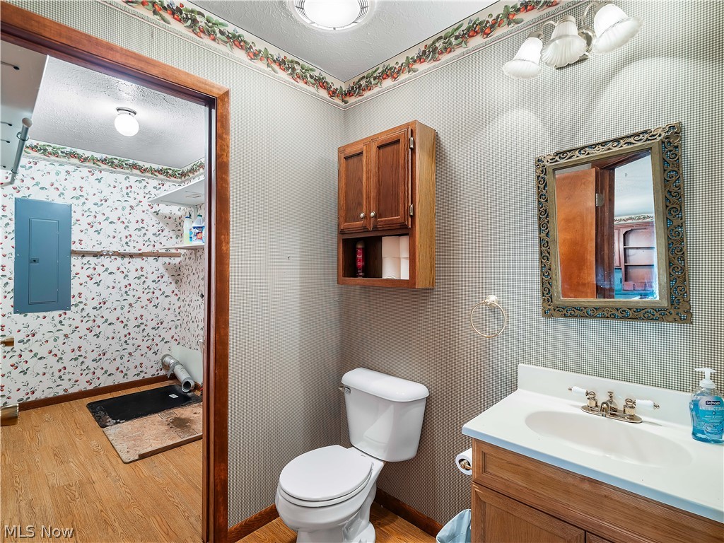 4094 Stoney Ridge Road Avon, OH 44011 - Photo 28 of 36 Half bath off the kitchen.