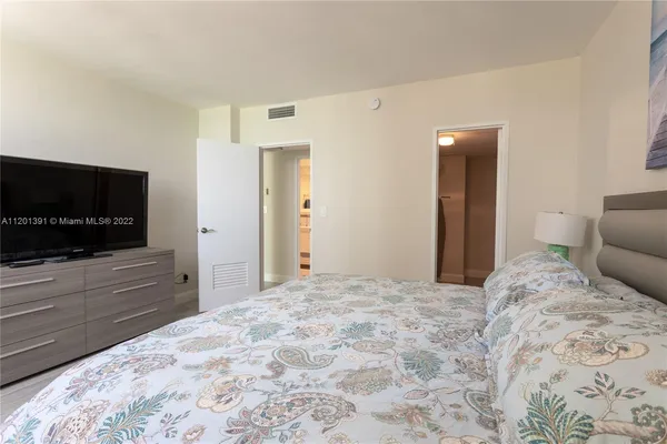 $5,000 | 3901 South Ocean Drive, Unit 10M, Hollywood, FL 33019