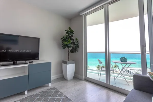 $5,000 | 3901 South Ocean Drive, Unit 10M, Hollywood, FL 33019