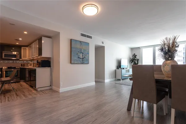 $5,000 | 3901 South Ocean Drive, Unit 10M, Hollywood, FL 33019