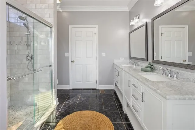 a view of house with a yard