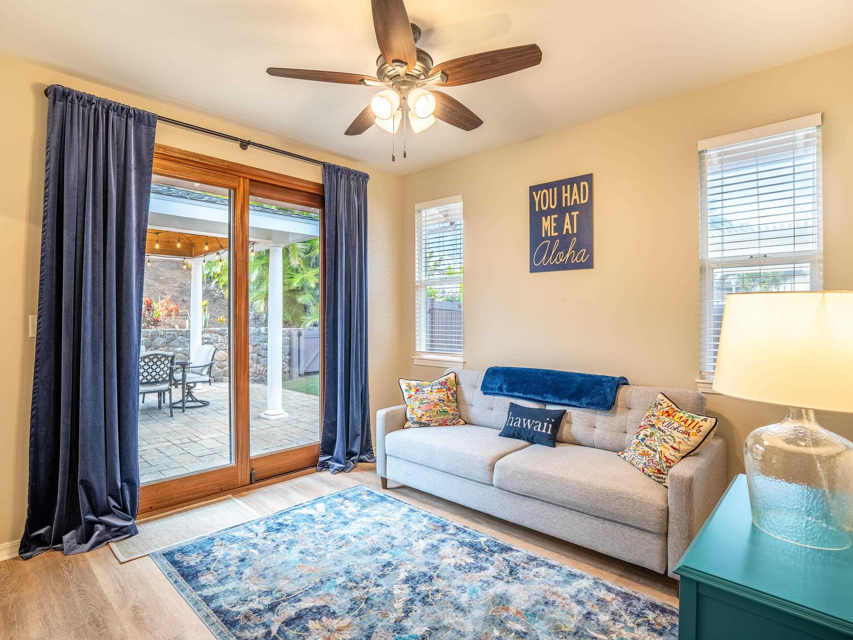 42 Maunaleo Place Wailuku, HI 96793 - Photo 16 of 36 a living room with furniture and a rug