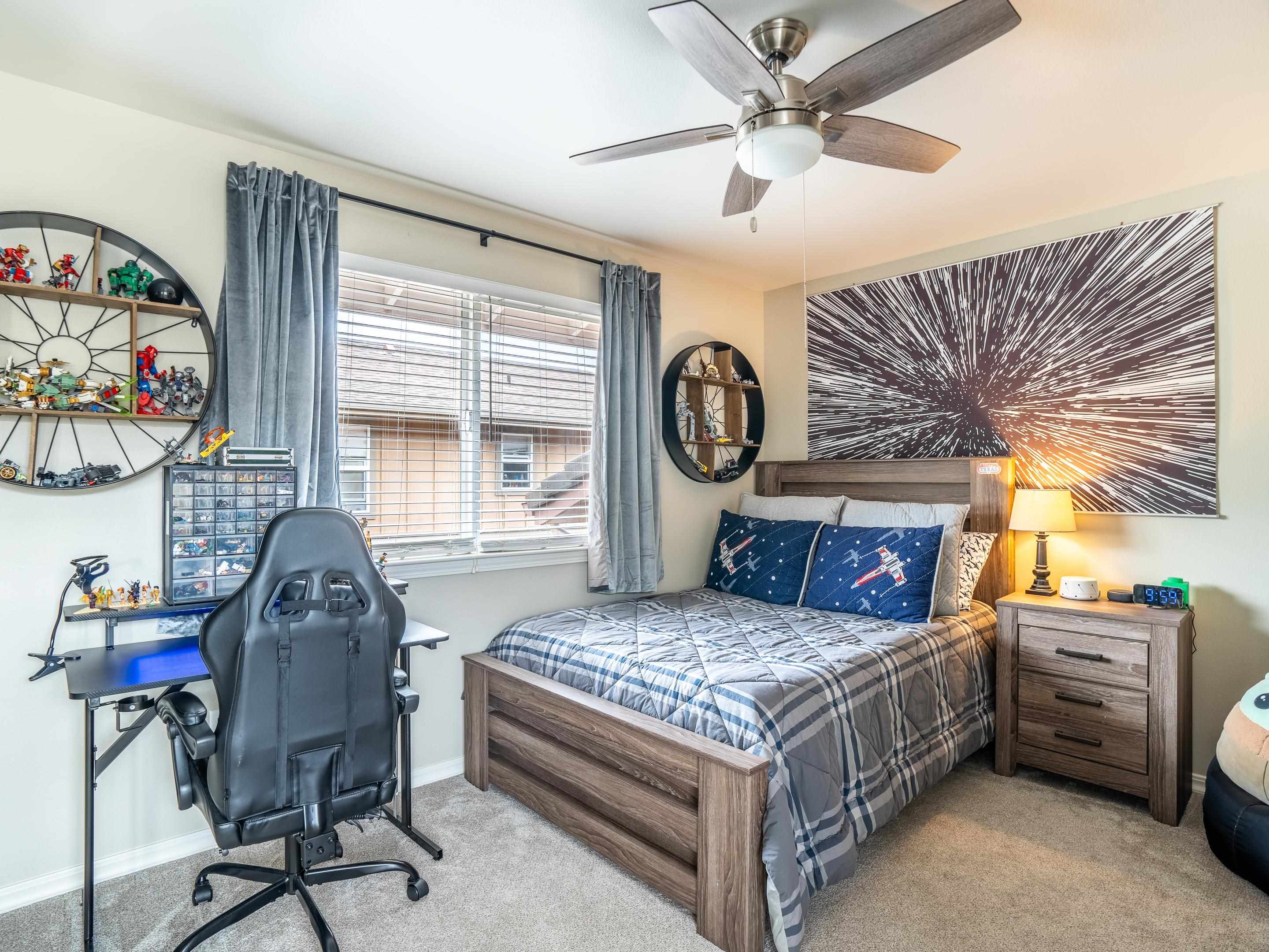 42 Maunaleo Place Wailuku, HI 96793 - Photo 25 of 36 a bedroom with a bed and a chandelier