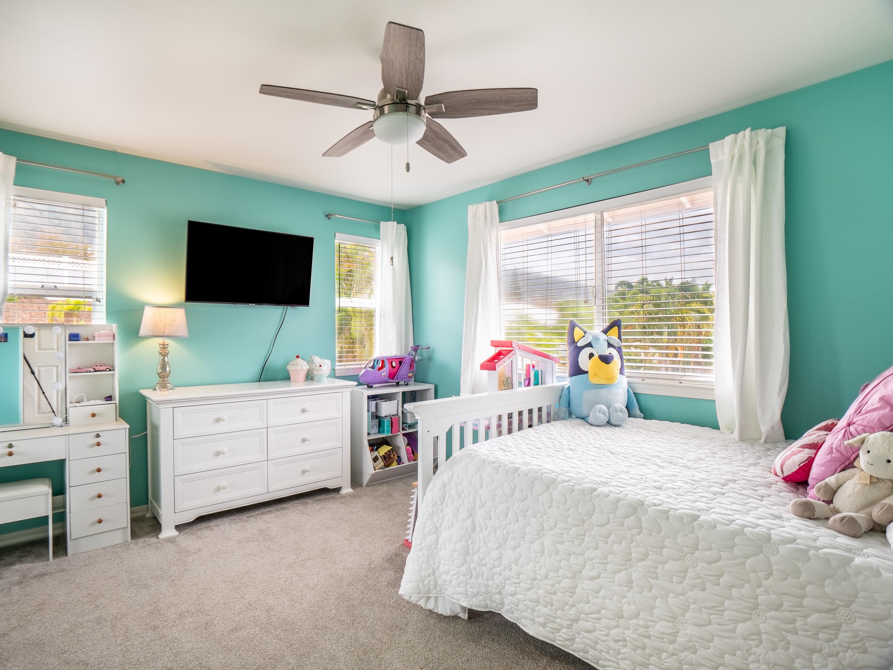 42 Maunaleo Place Wailuku, HI 96793 - Photo 28 of 36 a bedroom with a bed and a flat screen tv