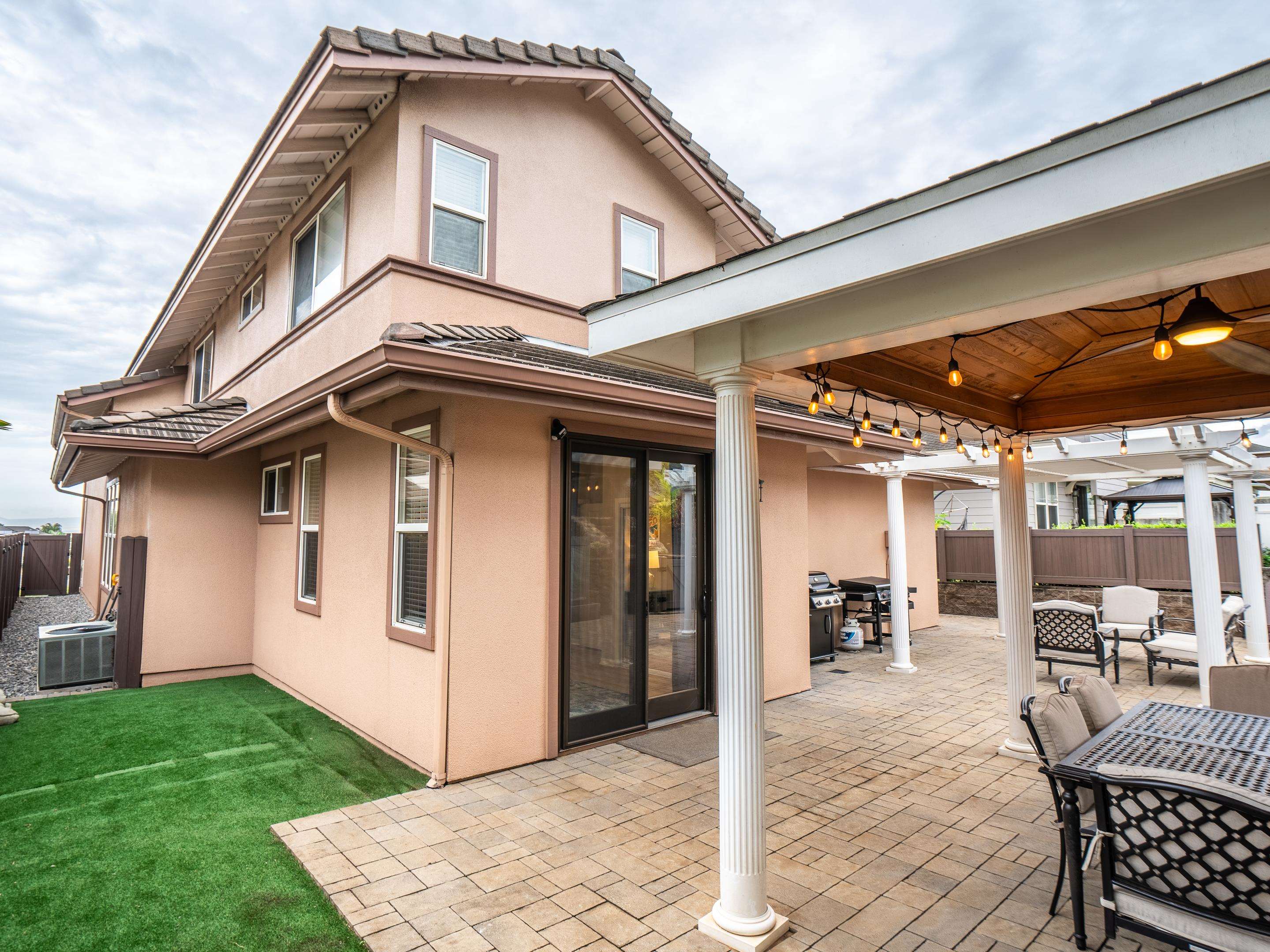 42 Maunaleo Place Wailuku, HI 96793 - Photo 31 of 36 a view of a house with wooden floor and roof