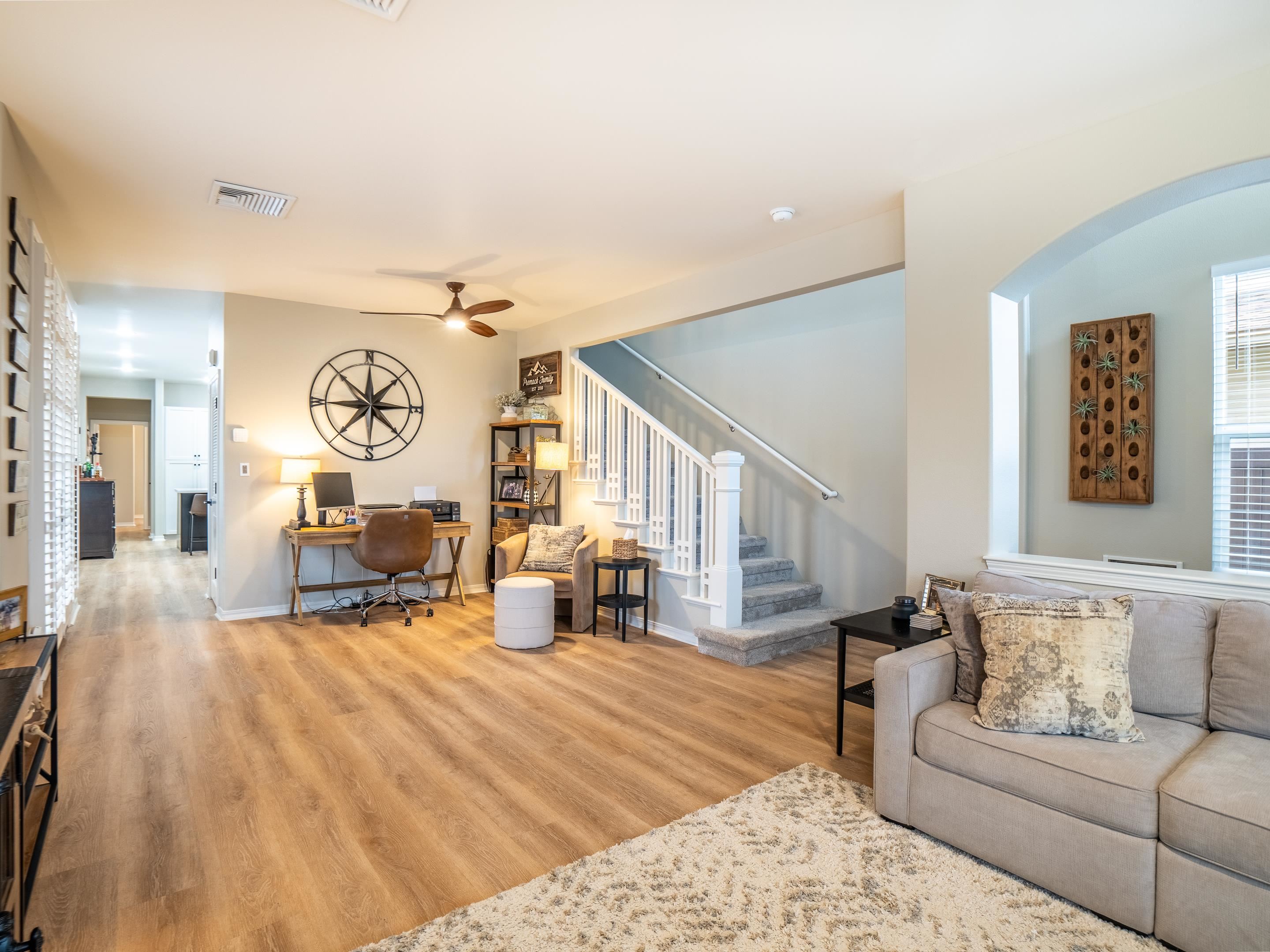 42 Maunaleo Place Wailuku, HI 96793 - Photo 4 of 36 a living room with furniture and a couch