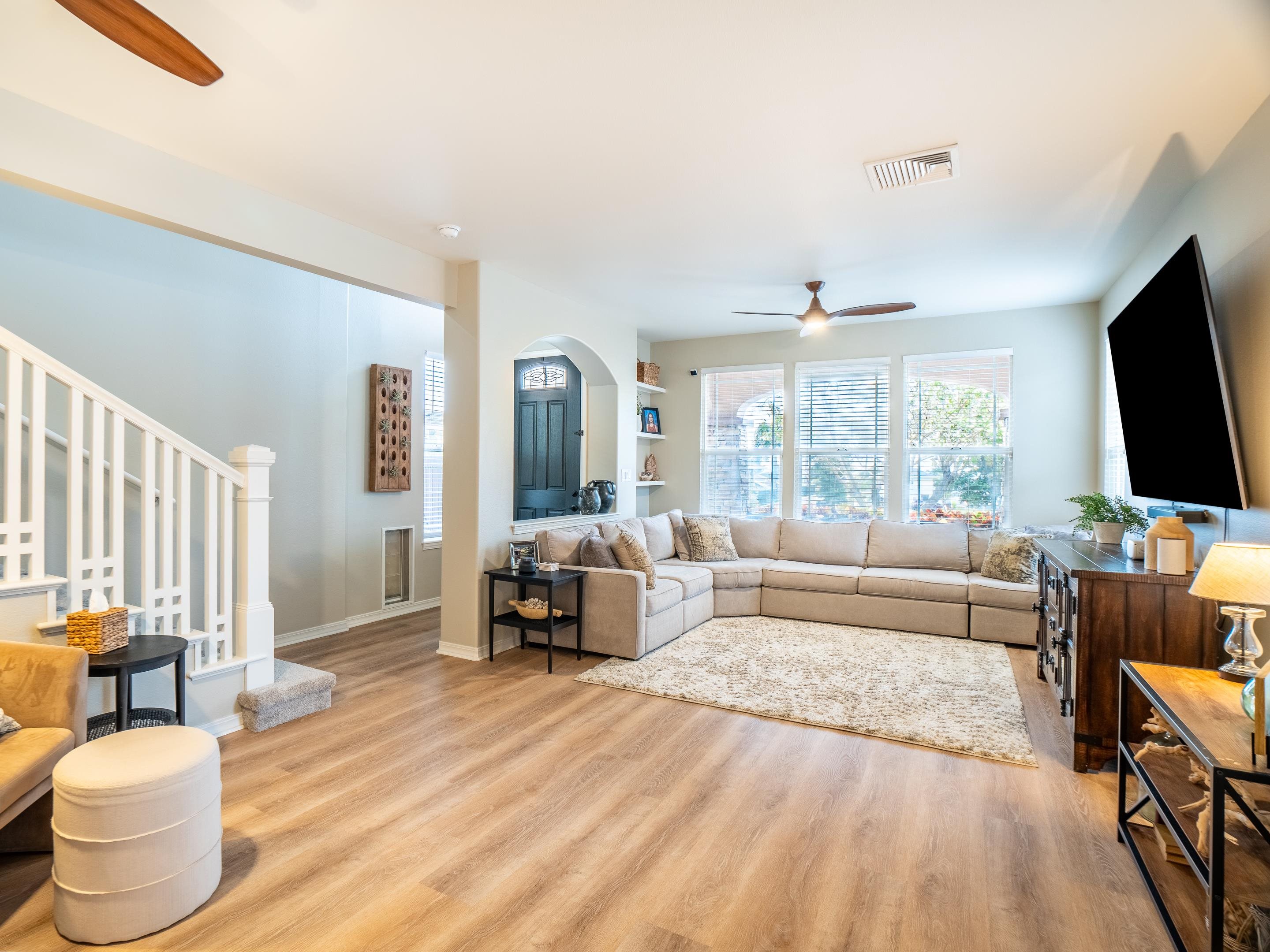 42 Maunaleo Place Wailuku, HI 96793 - Photo 5 of 36 a living room with furniture and a flat screen tv