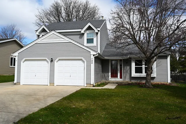 $2,800 | 744 Concord Drive, Crystal Lake, IL 60014