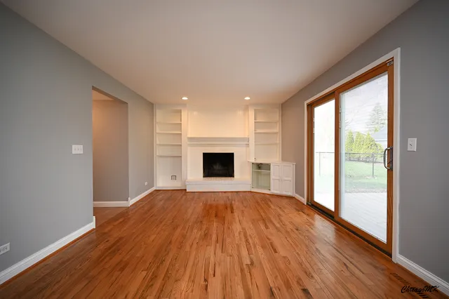 $2,800 | 744 Concord Drive, Crystal Lake, IL 60014