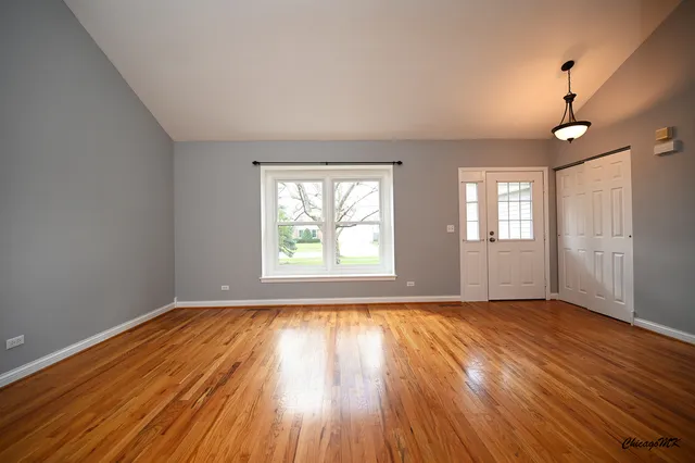 $2,800 | 744 Concord Drive, Crystal Lake, IL 60014