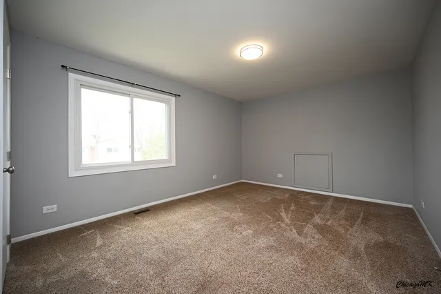 $2,800 | 744 Concord Drive, Crystal Lake, IL 60014