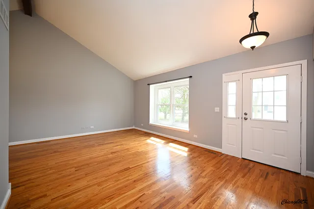 $2,800 | 744 Concord Drive, Crystal Lake, IL 60014