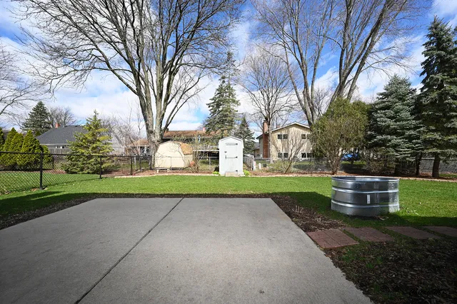 $2,800 | 744 Concord Drive, Crystal Lake, IL 60014