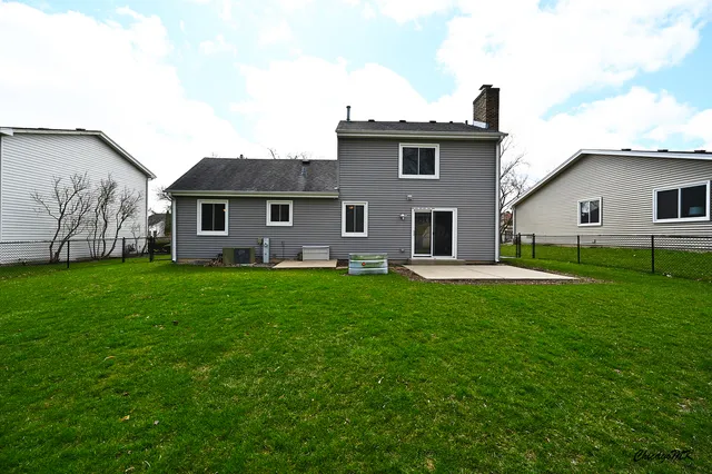 $2,800 | 744 Concord Drive, Crystal Lake, IL 60014