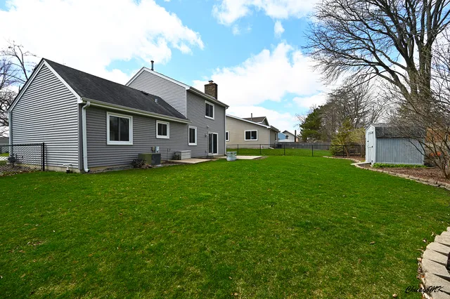 $2,800 | 744 Concord Drive, Crystal Lake, IL 60014