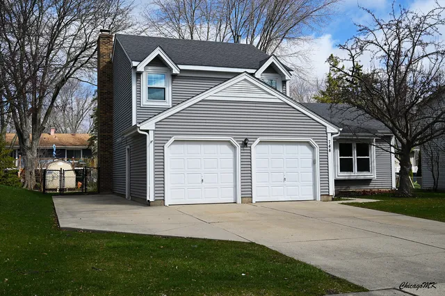 $2,800 | 744 Concord Drive, Crystal Lake, IL 60014