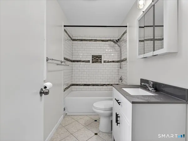 $2,800 | 91 Jewett Street, Ansonia, CT 06401