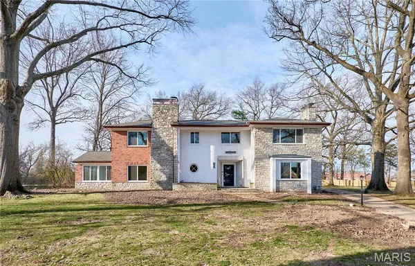 $460,000 | 84-86 Bellerive Acres, St. Louis, MO 63121