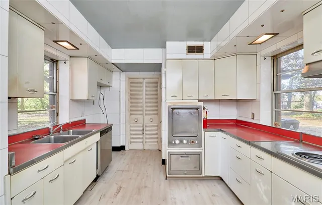 $399,000 | 84 Bellerive Acres, St. Louis, MO 63121